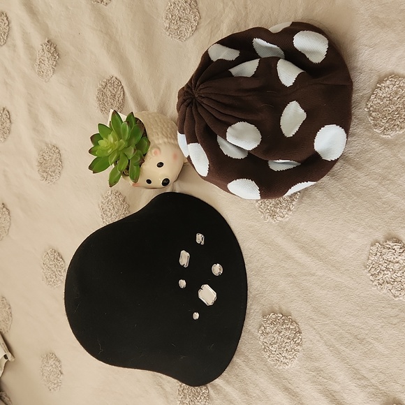 2 girls Gymboree Winter hats - Picture 1 of 8